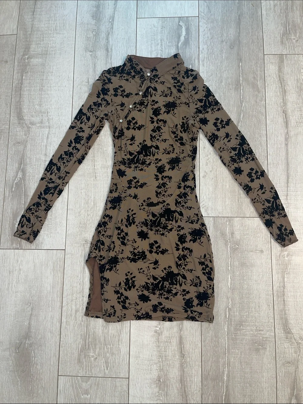 Long-Sleeve Floral Mini Dress/diamond button detail XS- never worn! - Picture 2 of 6